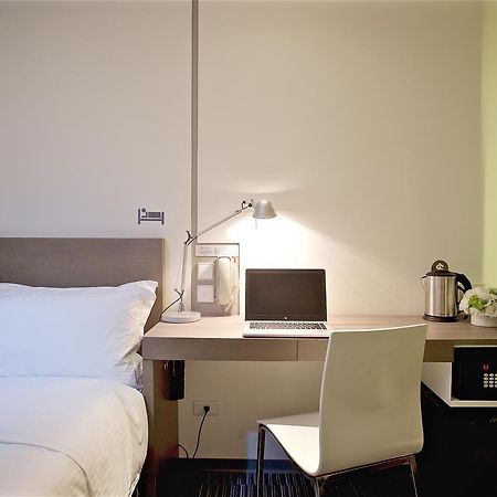 Just Sleep - Lin Sen Hotell Taipei Exteriör bild
